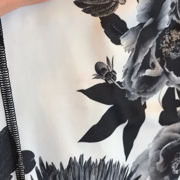 Lululemon workout active wear tank top size 4 - Picture 7 of 7